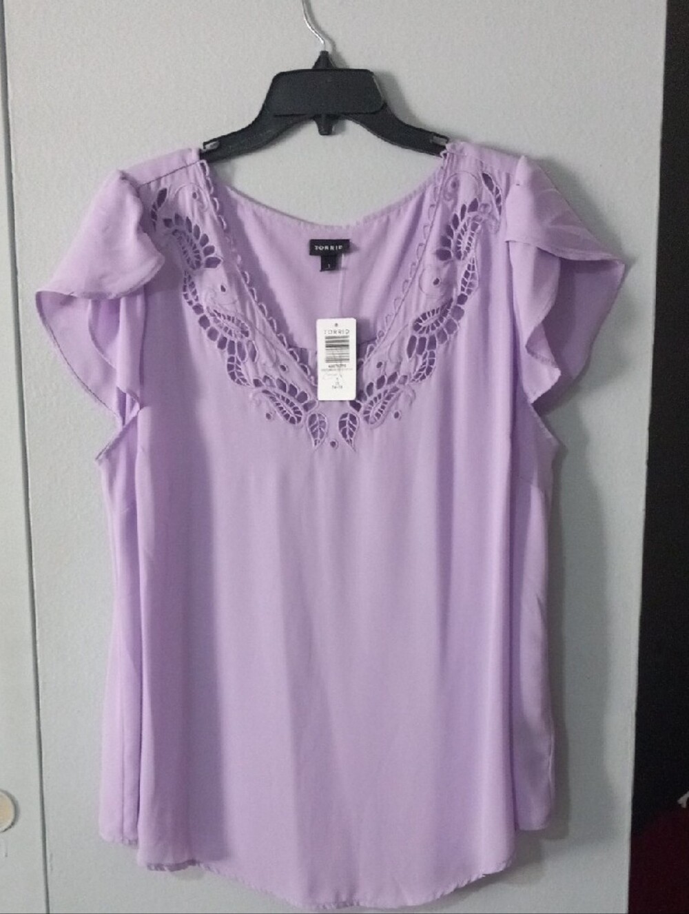 torrid Lilac Cutwork V-Neck Flutter Sleeve Blouse Size 1X NWT - Picture 6 of 7
